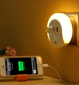 Đèn LED cảm ứng kiêm sạc- Quà tặng thông minh